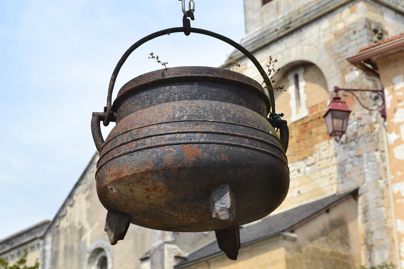 Cast Iron Dutch Oven